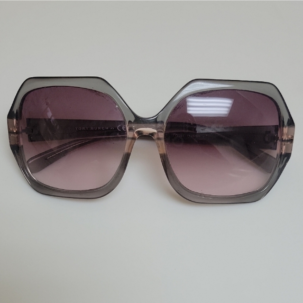 Tory Burch Gray Sunglasses No Callouts - Picture 3 of 12
